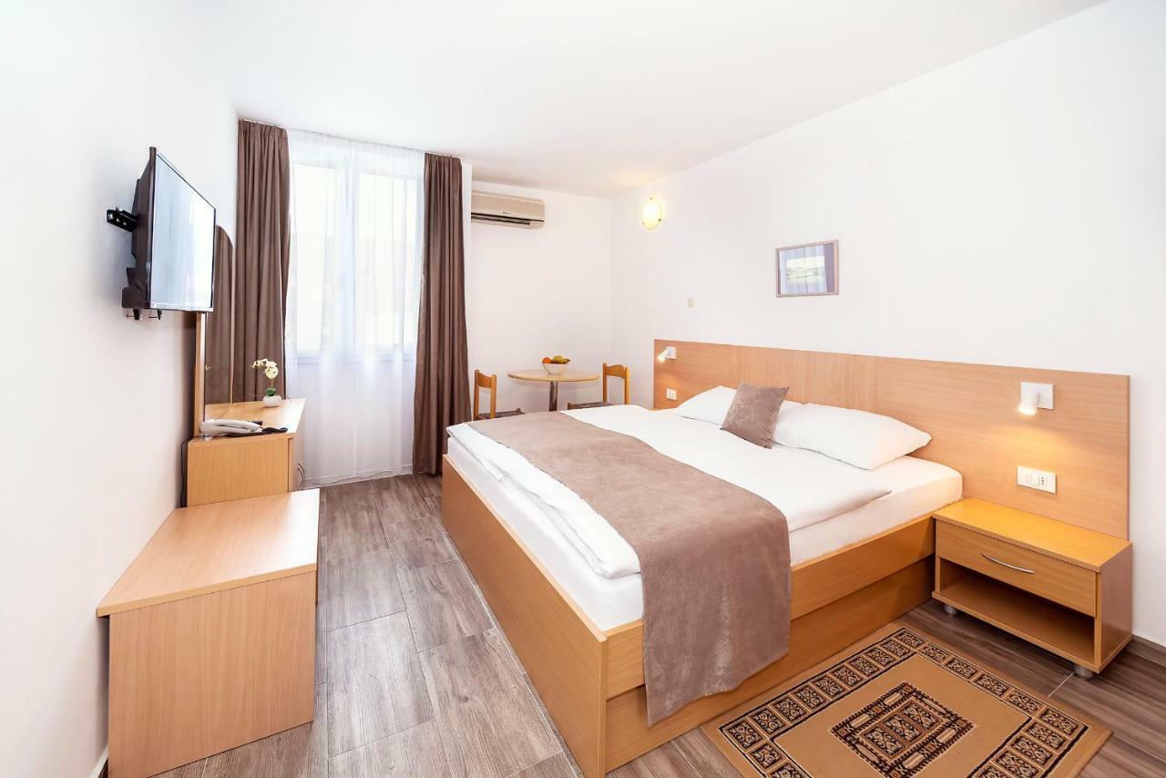 Hotel Omorika Punat Exteriör bild