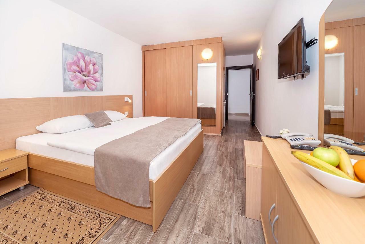 Hotel Omorika Punat Exteriör bild